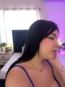 Lily Woodz online show from June 4, 7:09 pm