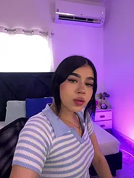 Lily Woodz online show from July 18, 7:06 pm