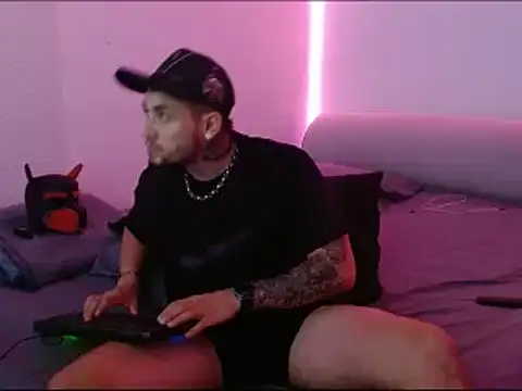 Snapshot of miia-liiam chatting on January 7, 5:01 am miia-liiam online show from January 7, 5:01 am