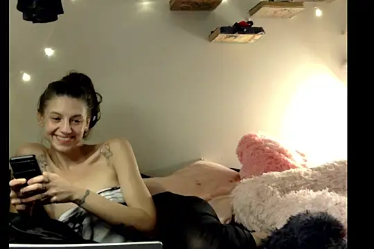 Snapshot of vavavixen chatting on December 23, 11:36 am vavavixen online show from December 23, 11:36 am