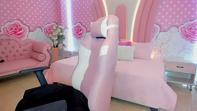 Lily Martinez online show from February 8, 10:07 am