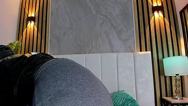 Samantha Good online show from December 17, 12:33 pm