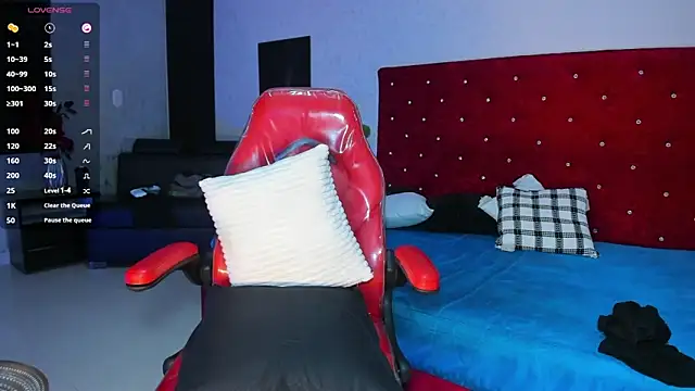 Snapshot of JhonyMiller_ chatting on May 7, 8:36 pm JhonyMiller online show from May 7, 8:36 pm