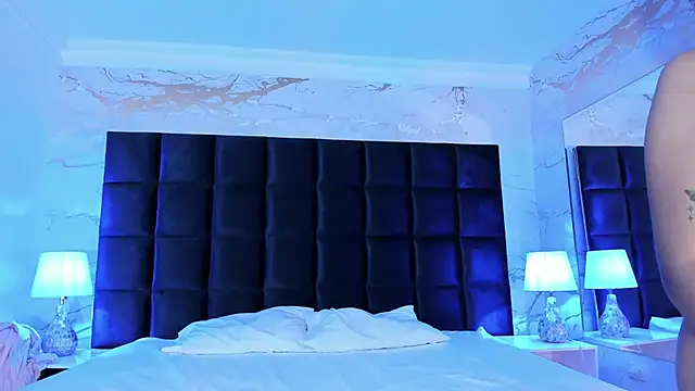 loladupont online show from February 24, 3:04 am