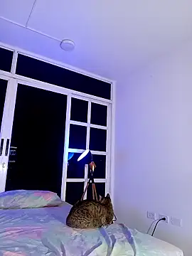 loladupont online show from April 3, 2:42 am