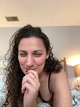 Snapshot of snarley33 chatting on February 11, 6:02 pm snarley33 online show from February 11, 6:02 pm