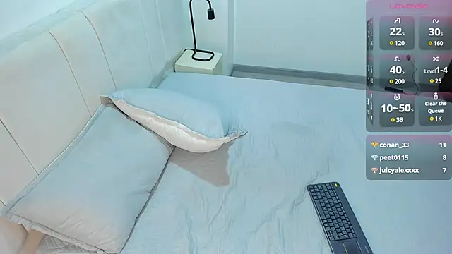 Snapshot of AbrilSonne chatting on February 21, 11:10 pm AbrilSonne online show from February 21, 11:10 pm