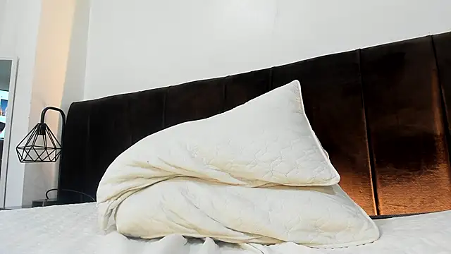 Snapshot of AbrilSonne chatting on March 19, 4:57 am AbrilSonne online show from March 19, 4:57 am