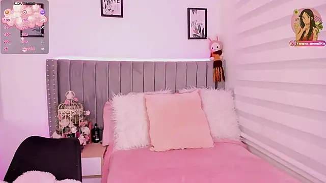 vanesa moon   online show from December 2, 12:05 am