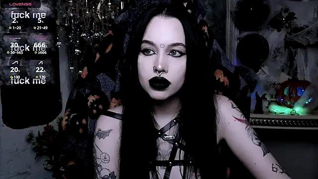 Snapshot of alexx_succubus chatting on October 23, 5:01 pm alexx succubus online show from October 23, 5:01 pm