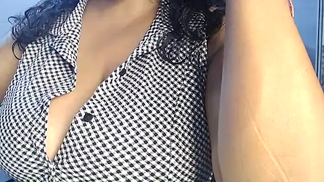 hot menka online show from April 16, 9:32 am