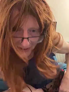 Snapshot of Valerie-4-U chatting on February 12, 5:26 pm Valerie-4-U online show from February 12, 5:26 pm