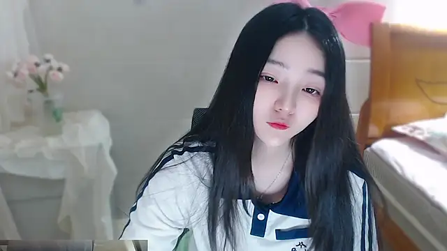 qiqi--- online show from April 24, 5:15 pm