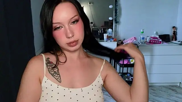 Snapshot of MoranaMissGod chatting on June 24, 2:05 pm MoranaMissGod online show from June 24, 2:05 pm