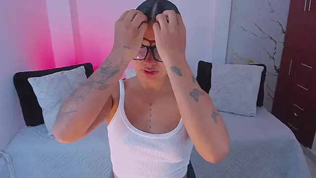 martina roldam online show from March 19, 2:26 am