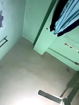 Snapshot of GildanK18 chatting on December 3, 10:35 am GildanK18 online show from December 3, 10:35 am