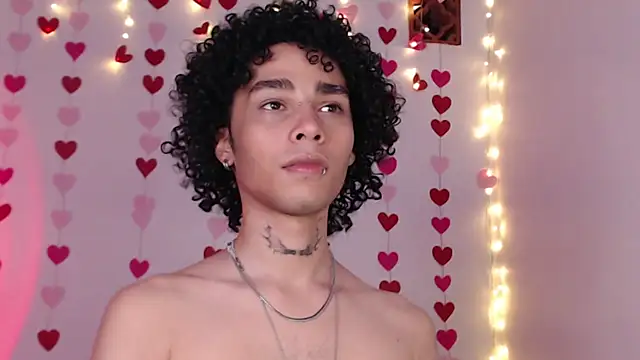 Snapshot of seven7xis chatting on February 9, 9:26 am seven7xis online show from February 9, 9:26 am