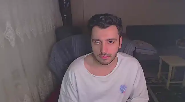 Snapshot of handsomeee04 chatting on February 3, 12:47 am handsomeee04 online show from February 3, 12:47 am