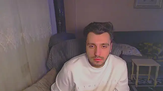 Snapshot of handsomeee04 chatting on February 3, 9:39 pm handsomeee04 online show from February 3, 9:39 pm