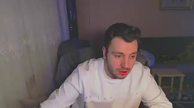 Snapshot of handsomeee04 chatting on February 5, 12:20 am handsomeee04 online show from February 5, 12:20 am