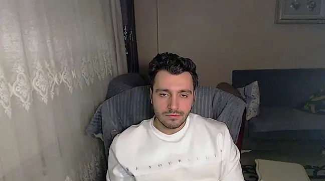 Snapshot of handsomeee04 chatting on February 9, 12:39 am handsomeee04 online show from February 9, 12:39 am