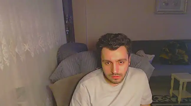 Snapshot of handsomeee04 chatting on February 18, 4:26 am handsomeee04 online show from February 18, 4:26 am