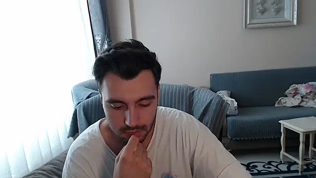 Snapshot of handsomeee04 chatting on September 28, 12:43 pm handsomeee04 online show from September 28, 12:43 pm