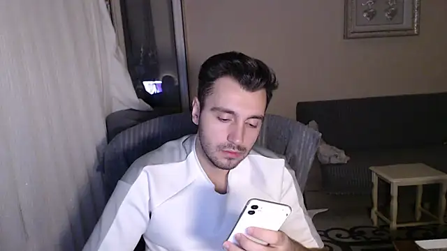 Snapshot of handsomeee04 chatting on October 2, 2:18 am handsomeee04 online show from October 2, 2:18 am