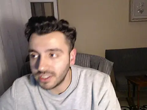 handsomeee04 online show from November 17, 10:37 pm