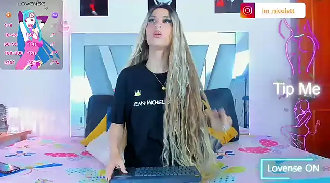 supradoll online show from February 3, 7:40 am