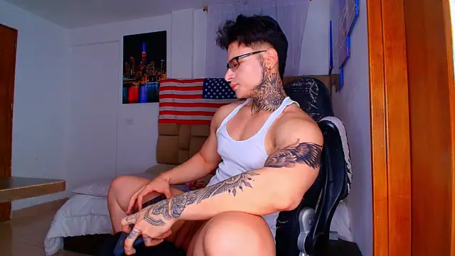 DennisWalkerr online show from December 3, 10:41 pm