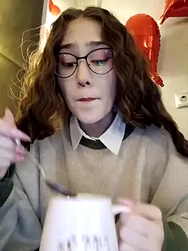 Snapshot of SashaMeow chatting on February 15, 4:23 pm SashaMeow online show from February 15, 4:23 pm