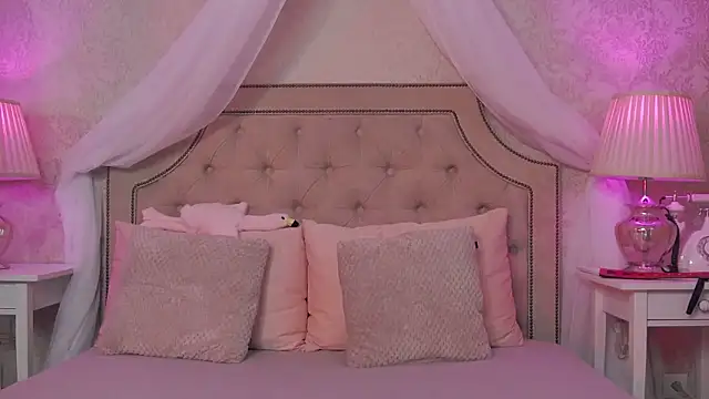 Snapshot of SashaMeow chatting on October 17, 4:20 pm SashaMeow online show from October 17, 4:20 pm