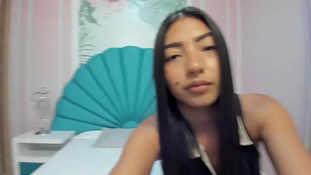 Snapshot of Daphne_Fox_ chatting on February 19, 5:27 am Daphne Fox online show from February 19, 5:27 am