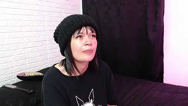 Snapshot of rousstattoo chatting on December 29, 4:38 am rousstattoo online show from December 29, 4:38 am