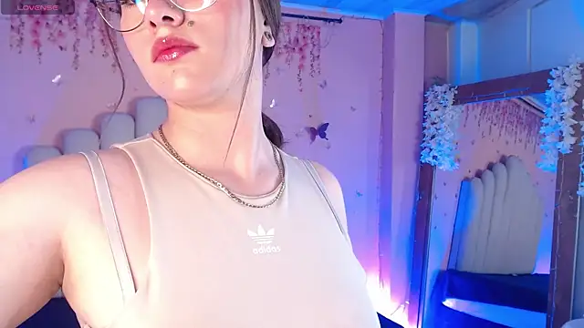 Snapshot of Sweetlu_gh chatting on September 11, 7:14 pm Sweetlu gh online show from September 11, 7:14 pm