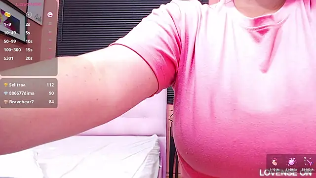 Snapshot of MommyHelpsmee chatting on March 18, 8:14 am MommyHelpsmee online show from March 18, 8:14 am