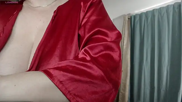 Snapshot of MommyHelpsmee chatting on October 16, 10:22 pm MommyHelpsmee online show from October 16, 10:22 pm