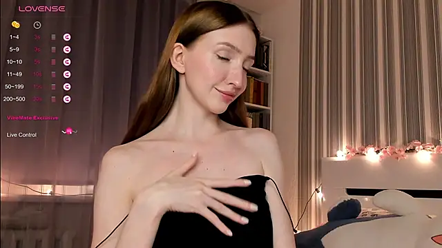 Awwwrora online show from January 3, 1:47 pm