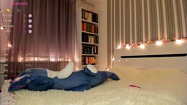 Awwwrora online show from January 9, 5:00 pm