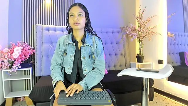 GysellHanson online show from November 25, 11:32 am