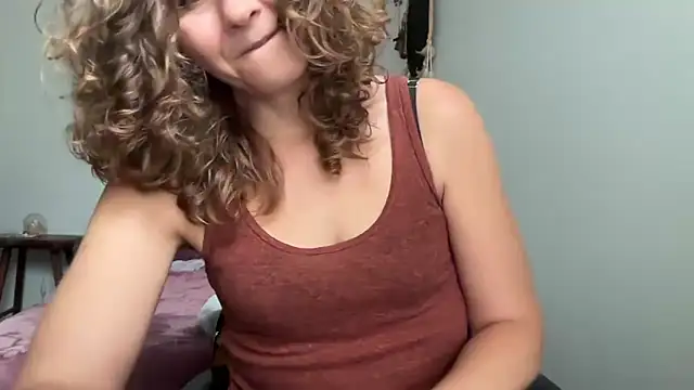 leahsparkles online show from September 30, 2:00 pm