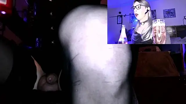 Snapshot of DominicaMolotov chatting on January 2, 3:48 am DominicaMolotov online show from January 2, 3:48 am