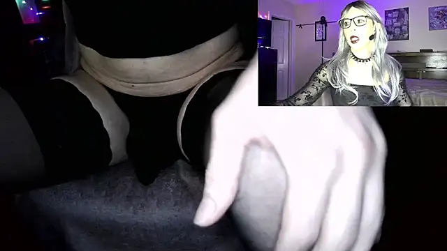 Snapshot of DominicaMolotov chatting on January 16, 12:09 pm DominicaMolotov online show from January 16, 12:09 pm