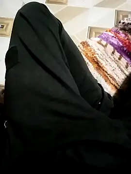 Snapshot of Guru2 chatting on January 5, 2:08 pm Guru2 online show from January 5, 2:08 pm