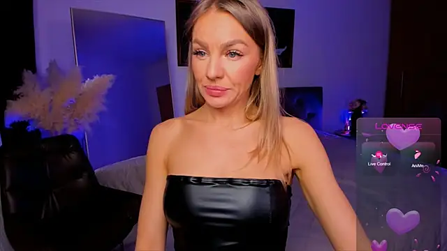 Snapshot of Oliva_Candy chatting on January 18, 9:40 pm Oliva Candy online show from January 18, 9:40 pm