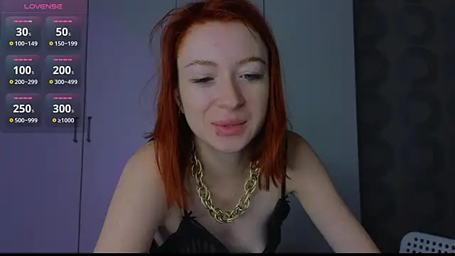 Snapshot of Cuteroxyfoxy chatting on July 18, 6:17 am Cuteroxyfoxy online show from July 18, 6:17 am