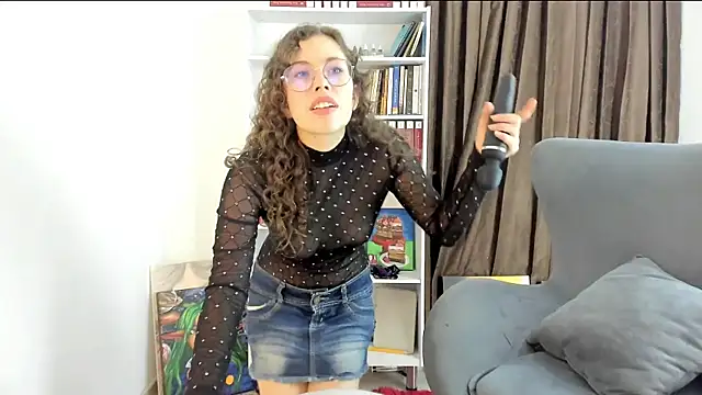 Snapshot of TORALAY chatting on January 11, 1:53 pm TORALAY online show from January 11, 1:53 pm