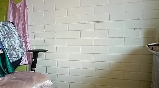 Snapshot of naughtyuki00 chatting on January 4, 7:44 pm naughtyuki00 online show from January 4, 7:44 pm