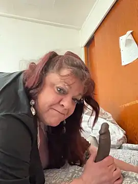 Snapshot of Luciouslouise72@xh chatting on September 12, 10:21 pm Luciouslouise72xh online show from September 12, 10:21 pm